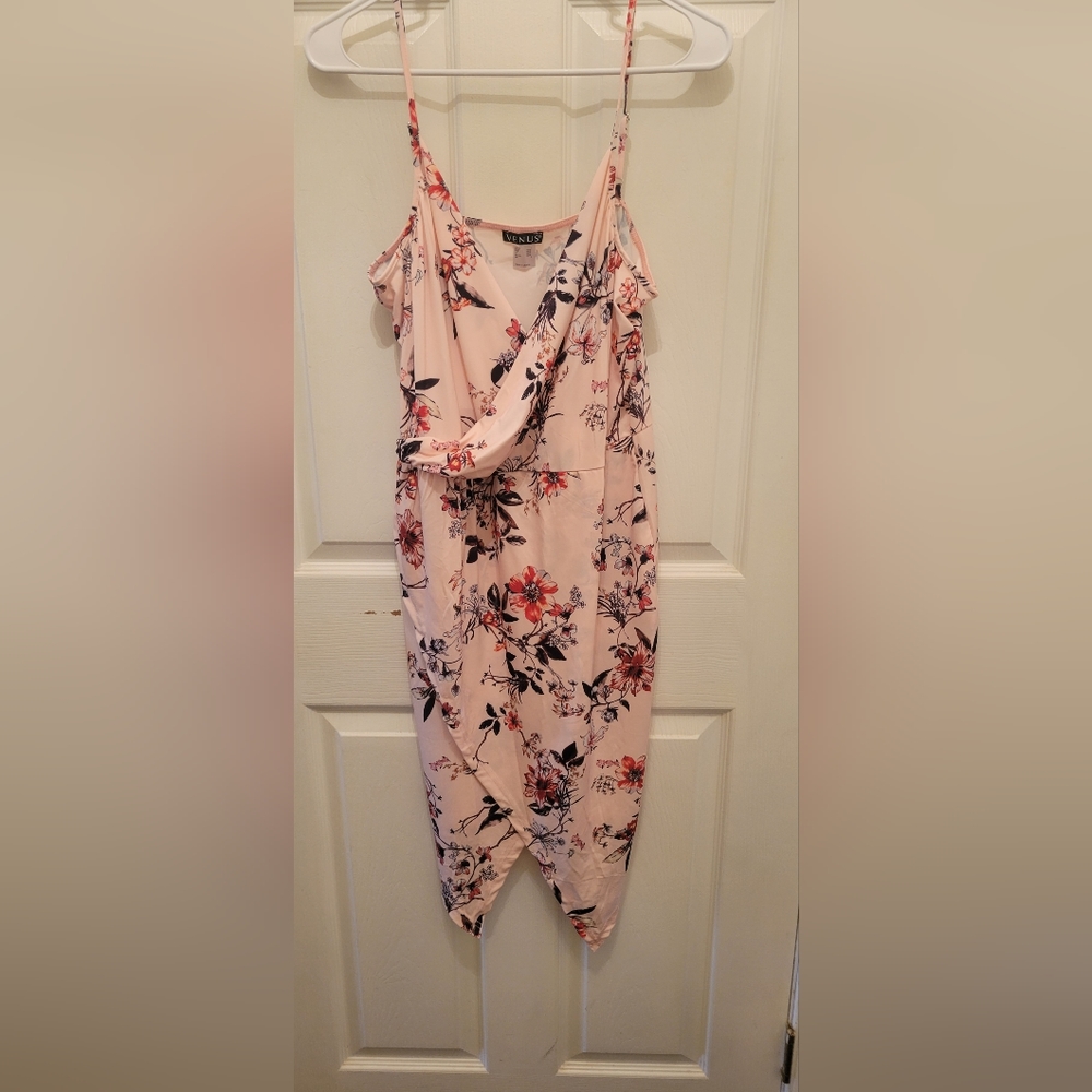 Pretty Floral Pink Dress. Adjustable straps. Perfect for Date Night. Worn once.